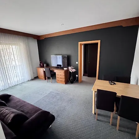 فندق مبيت وإفطار Schaefer Enzklösterle